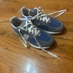 New balance 993 sneakers.